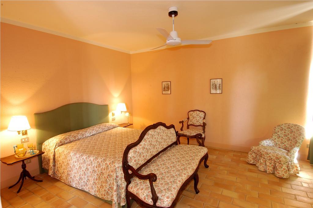 Agriturismo Il Torrione Пинероло Номер фото
