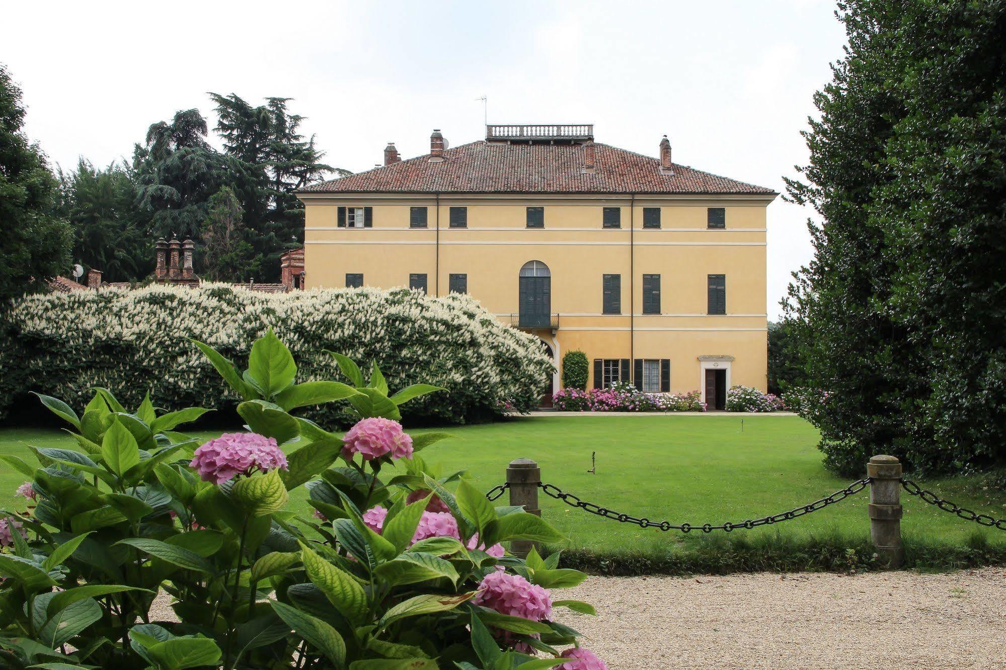 Agriturismo Il Torrione Пинероло Экстерьер фото